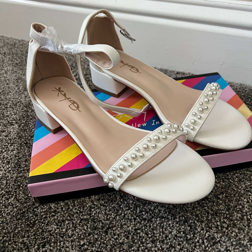 Elegant White Pearl-Embellished Women's Sandals